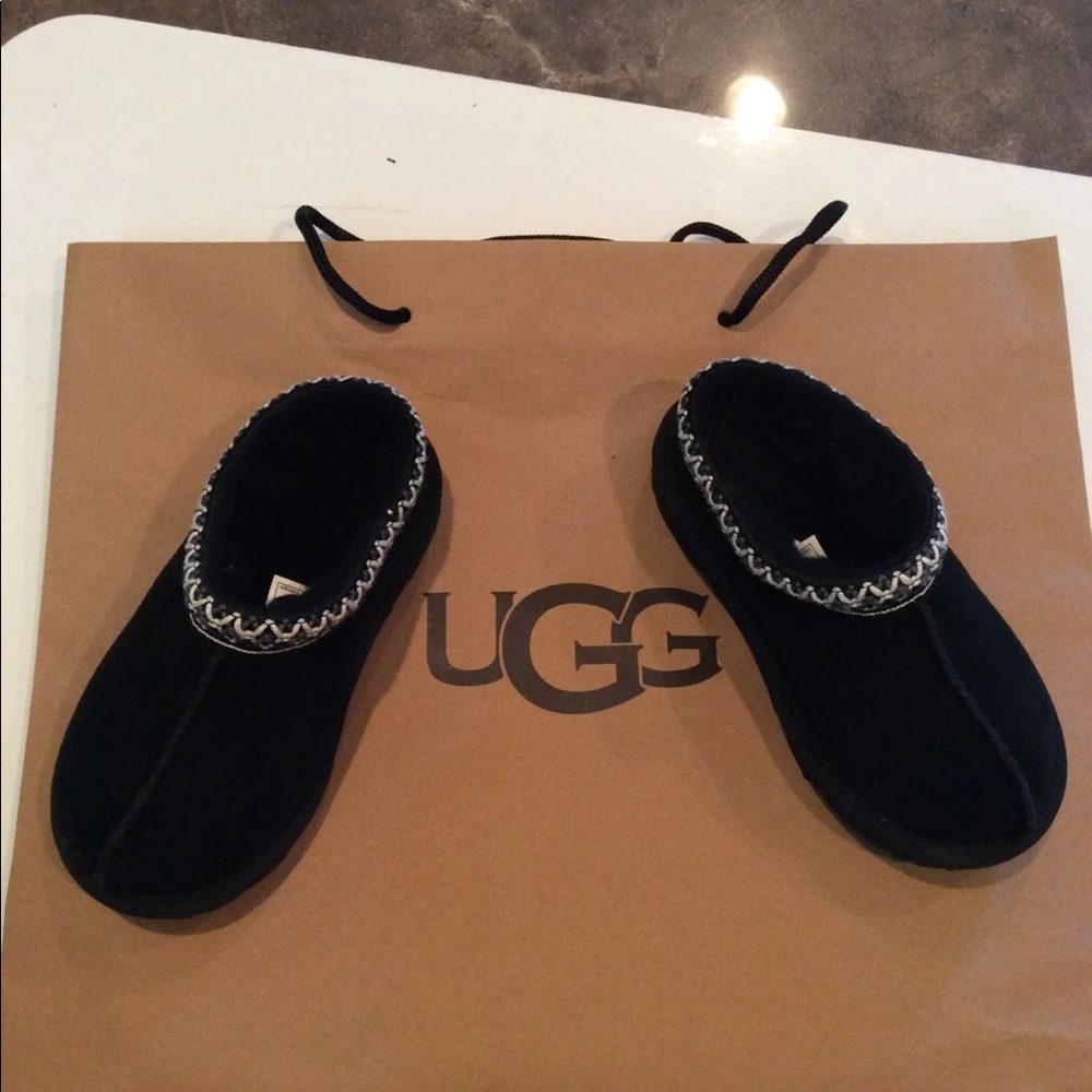 ❌SOLD❌NEW Authentic Toddler UGG slippers